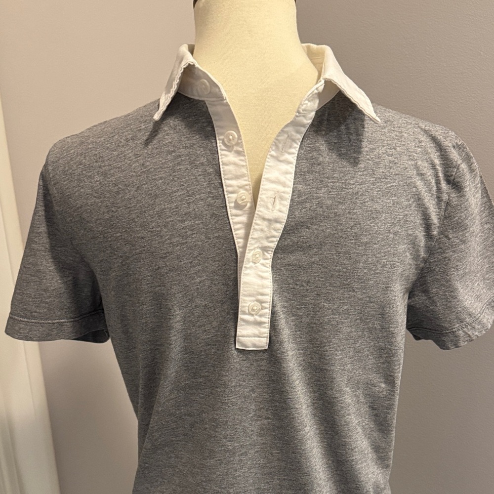 Men’s Fossil Gray Polo Shirt with White Collar